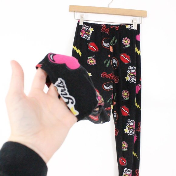 Girls 1st Kiss Retro Sticker Printed Black Legging - Picture 1 of 4